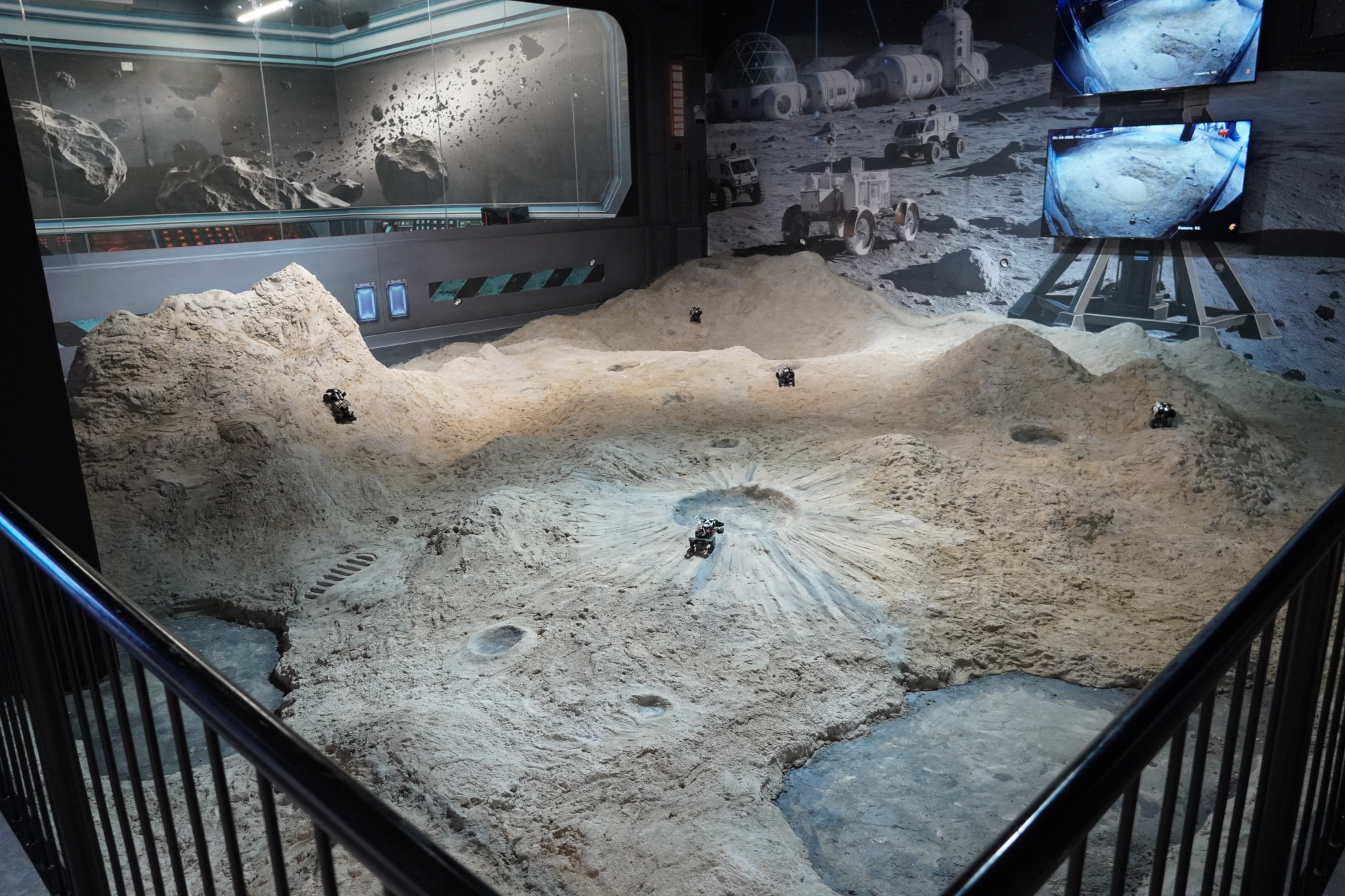 מתחם פני ירח - 2